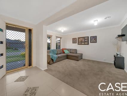 42 Dan Morgan Drive, Cranbourne East - Thumbnail 3
