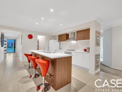 42 Dan Morgan Drive, Cranbourne East - Thumbnail 5