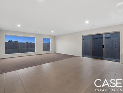 68 Haflinger Avenue, Clyde North - Thumbnail 5