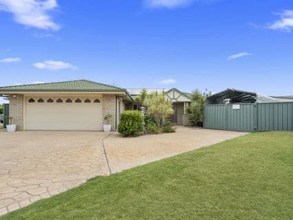 14 Carter Court, Sandstone Point - Image 1