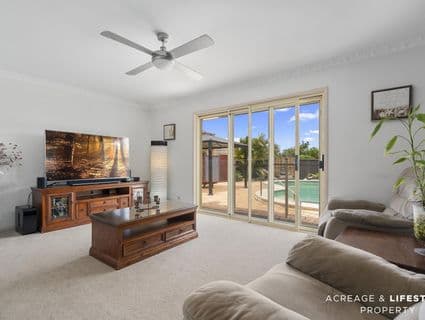 14 Carter Court, Sandstone Point - Thumbnail 3