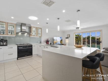 14 Carter Court, Sandstone Point - Thumbnail 4