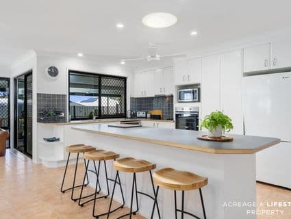 7 Doyle Court, Sandstone Point - Thumbnail 3