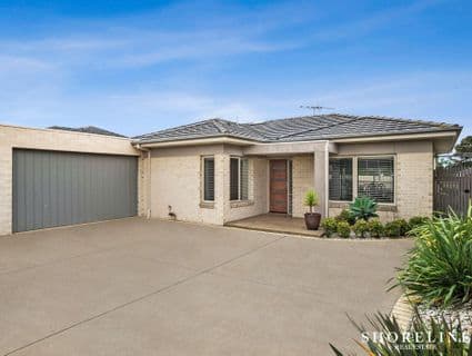 2/4 Moorfield Avenue, Rosebud - Image 1