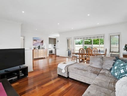 2/4 Moorfield Avenue, Rosebud - Thumbnail 2