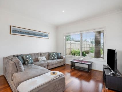 2/4 Moorfield Avenue, Rosebud - Thumbnail 3
