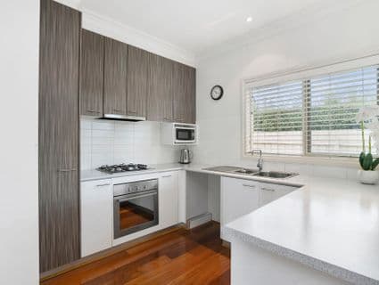 2/4 Moorfield Avenue, Rosebud - Thumbnail 4