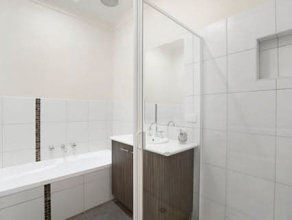 2/4 Moorfield Avenue, Rosebud - Thumbnail 7