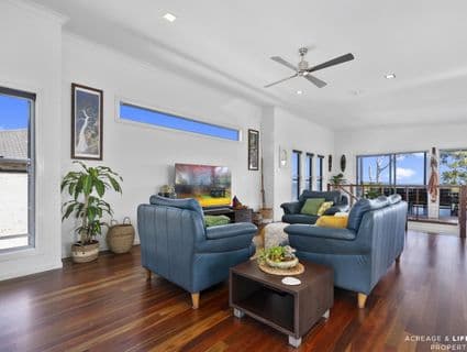 47 Esplanade, Godwin Beach - Thumbnail 4