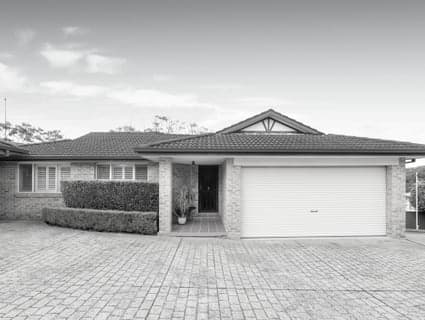 4/2-4 Honeysuckle Street, Jannali - Image 1