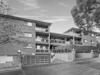 19/2 Vista Street, Caringbah - Image 1
