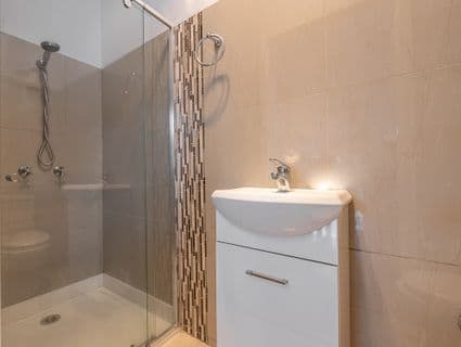 404, Blacktown - Thumbnail 8