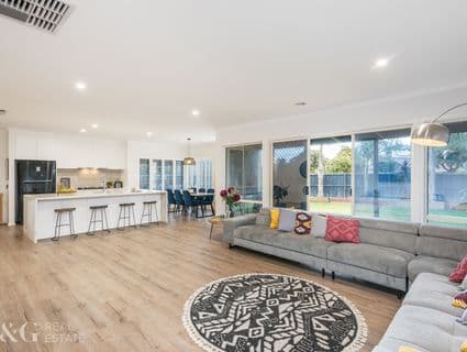 12 Elida Crescent, Narre Warren South - Thumbnail 2