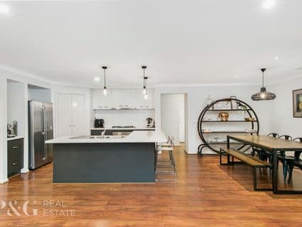 10 Bordeaux Grove, Narre Warren South - Thumbnail 4
