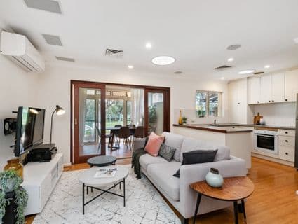 6 Links Court, Claremont - Image 1