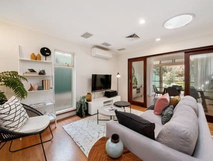 6 Links Court, Claremont - Thumbnail 2