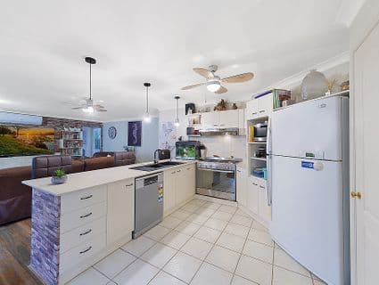11 Foxtail Crescent, Woongarrah - Thumbnail 3