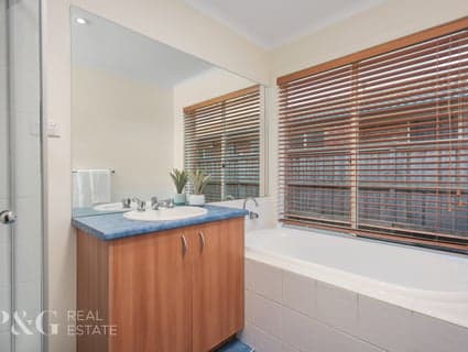 128 Berwick Springs Promenade, Narre Warren South - Thumbnail 7