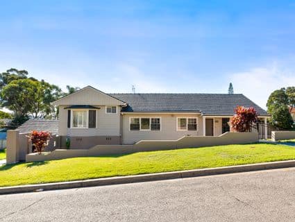 27 Crescent Road, Charlestown - Image 1