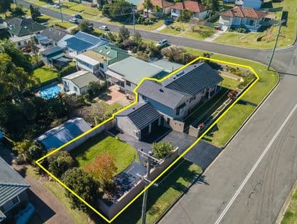 27 Crescent Road, Charlestown - Thumbnail 2