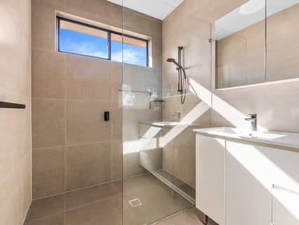 27 Crescent Road, Charlestown - Thumbnail 7