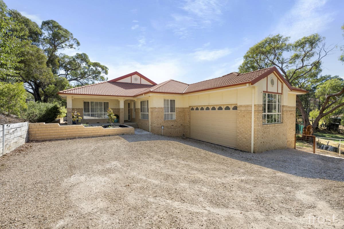 64 Valley Drive, Hidden Valley, VIC, Hidden Valley - Thumbnail 2