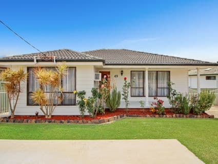 404, Caves Beach - Image 1