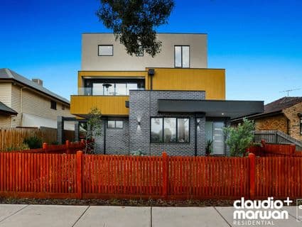 404, Oak Park - Image 1