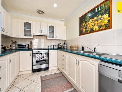 404, Caves Beach - Image 1