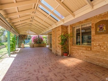 404, Hillarys - Thumbnail 3