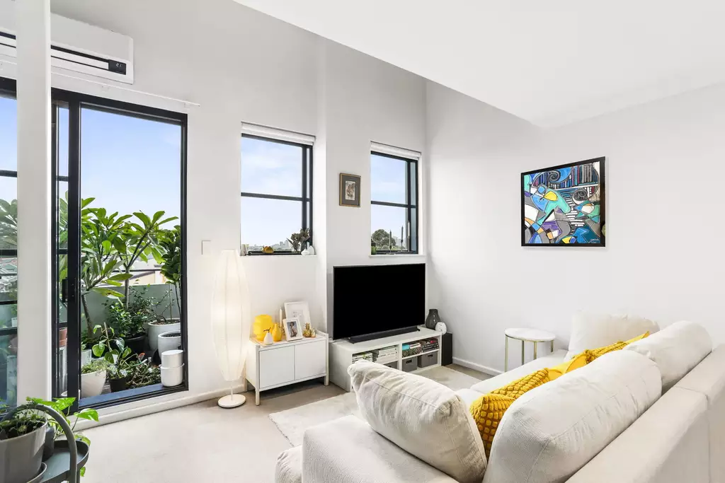 411/1 Phillip Street, Petersham - Image 1
