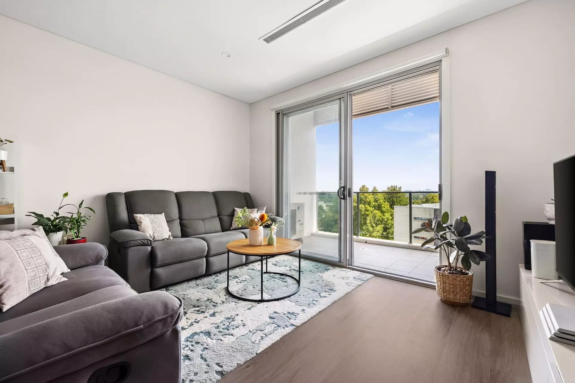 505/4 Broughton Street, Canterbury - Image 1
