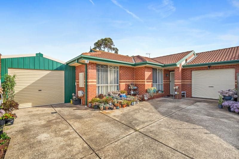 2/19 Bayliss Road, Deer Park - Image 1