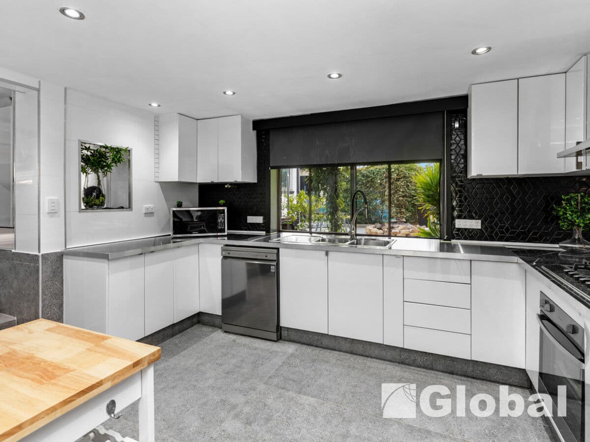 9 O'Donnell Crescent, Metford, Metford - Thumbnail 2