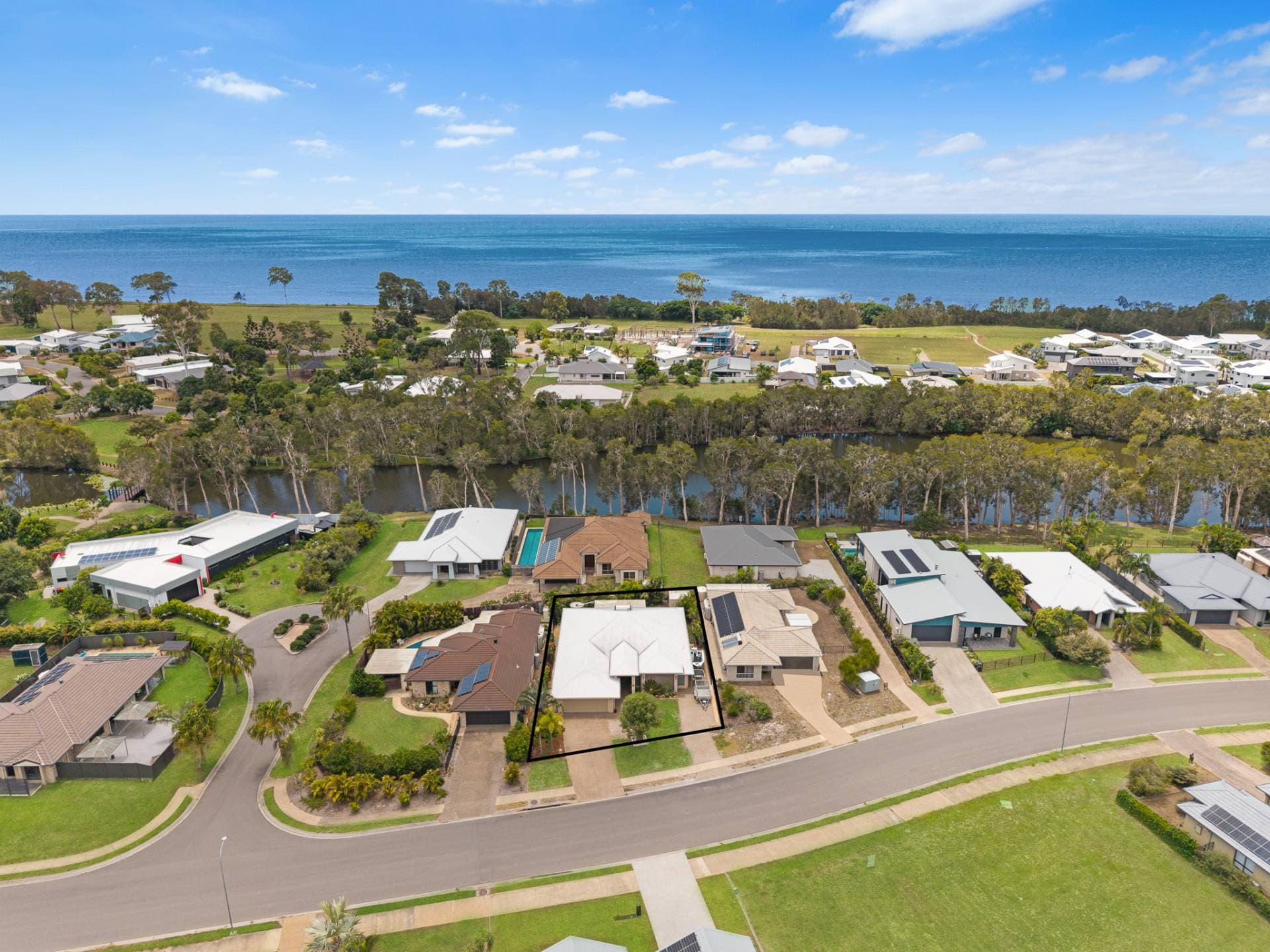 35 Sirenia Dr, Burrum Heads QLD 4659, Burrum Heads - Thumbnail 3
