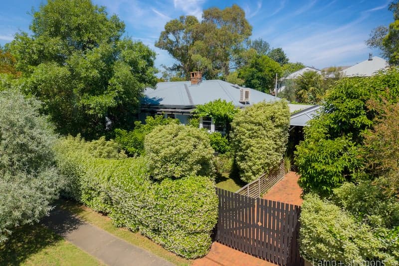32																										Pitcairn Avenue
														
								Lethbridge Park, NSW 2770, Armidale - Image 1