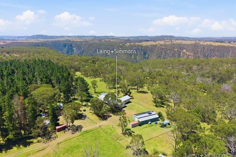 32																										Pitcairn Avenue
														
								Lethbridge Park, NSW 2770, Armidale - Image 1