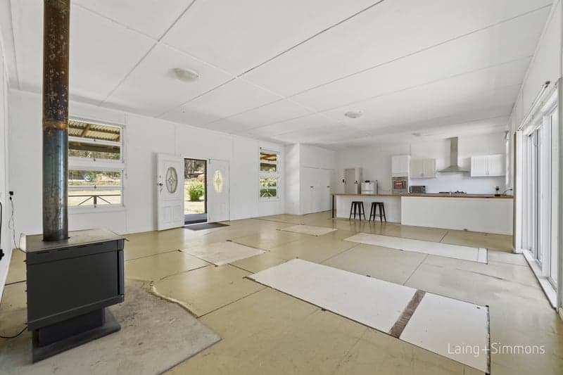 32																										Pitcairn Avenue
														
								Lethbridge Park, NSW 2770, Armidale - Thumbnail 3