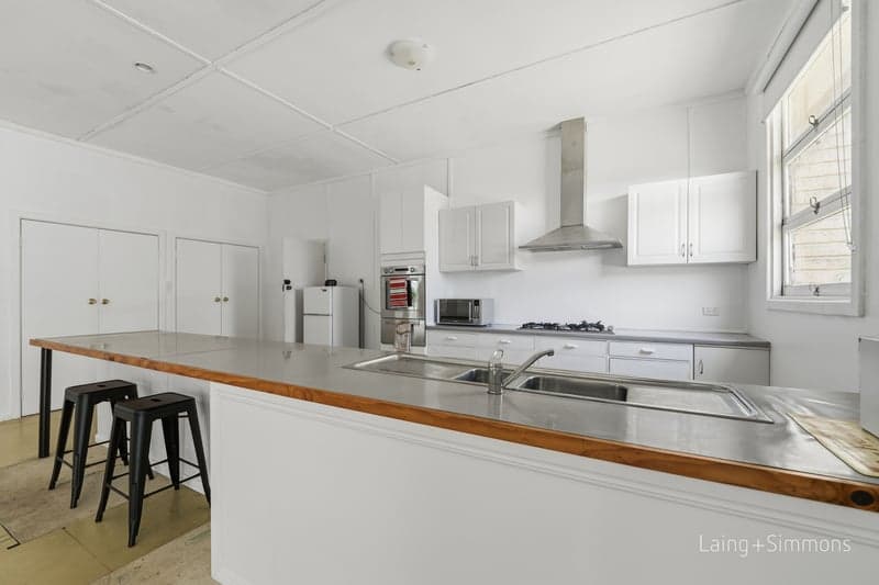 32																										Pitcairn Avenue
														
								Lethbridge Park, NSW 2770, Armidale - Thumbnail 4