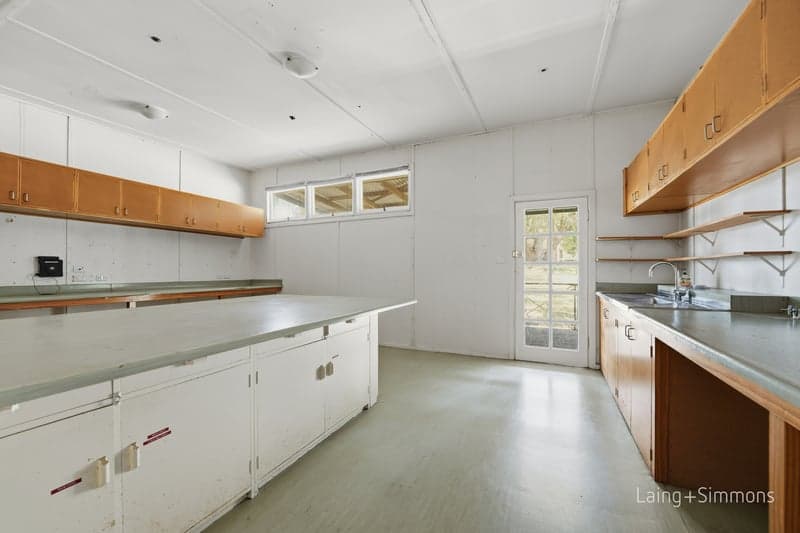 32																										Pitcairn Avenue
														
								Lethbridge Park, NSW 2770, Armidale - Thumbnail 5