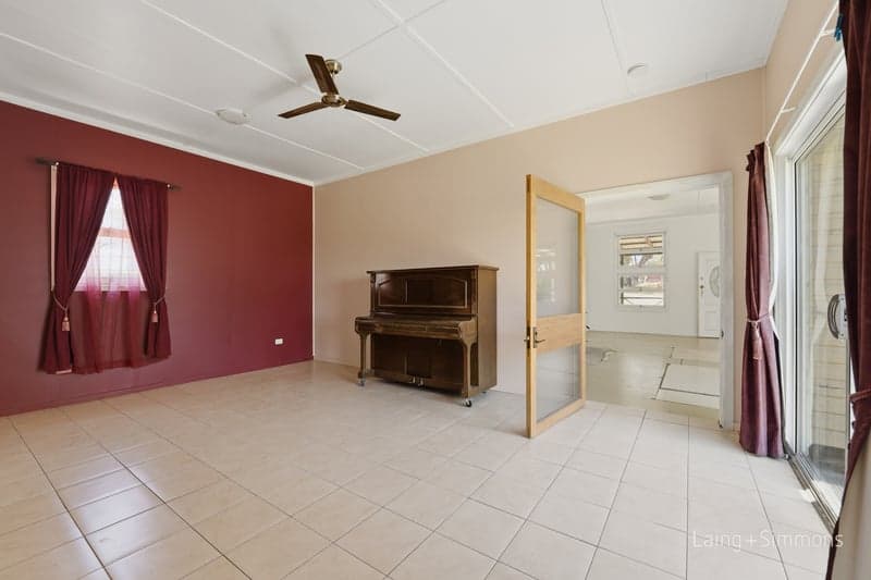 32																										Pitcairn Avenue
														
								Lethbridge Park, NSW 2770, Armidale - Thumbnail 6