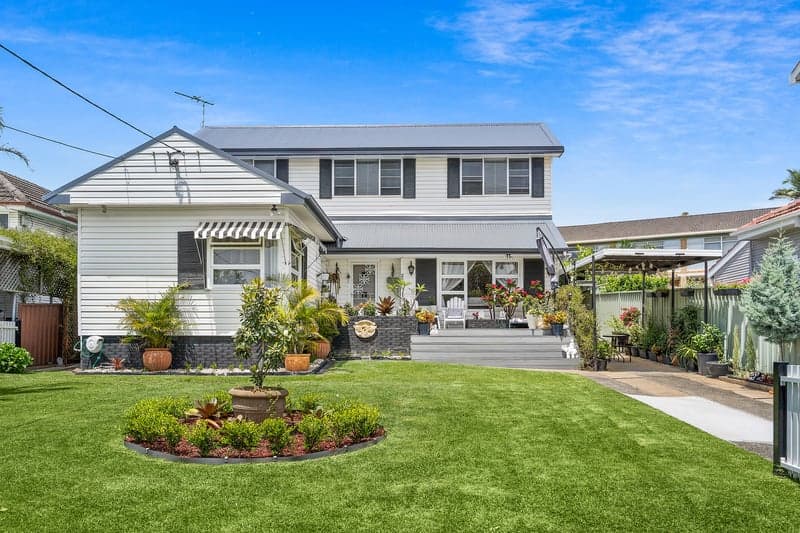 32																										Pitcairn Avenue
														
								Lethbridge Park, NSW 2770, Miranda - Image 1