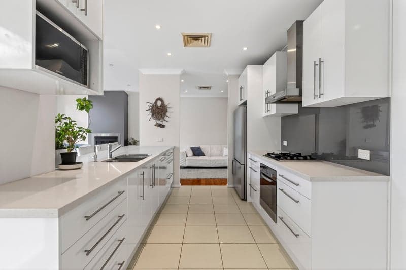 32																										Pitcairn Avenue
														
								Lethbridge Park, NSW 2770, Frenchs Forest - Thumbnail 2