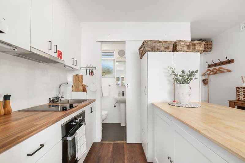 18/2-4 Pine Street, Manly, Ramsgate - Image 1