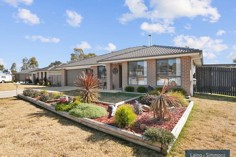 20 Sunrise Crescent, Armidale, Gledswood Hills - Image 1