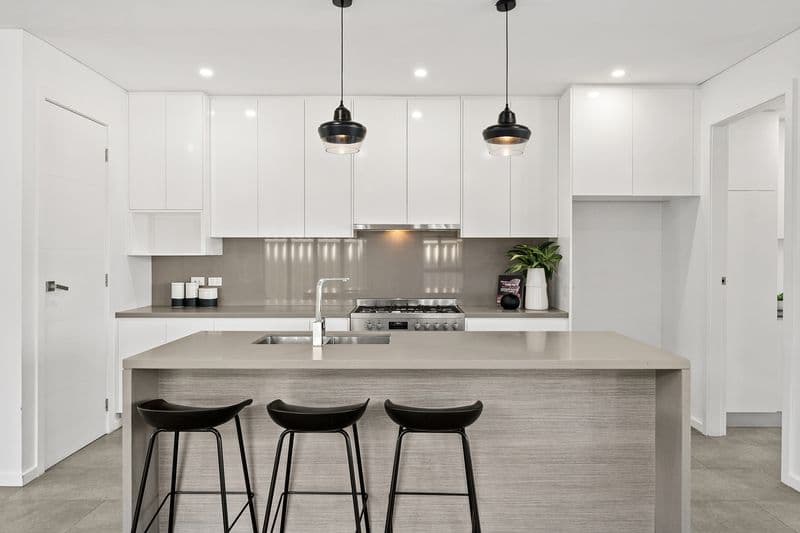 8b Renown Avenue, Miranda, Miranda - Thumbnail 2