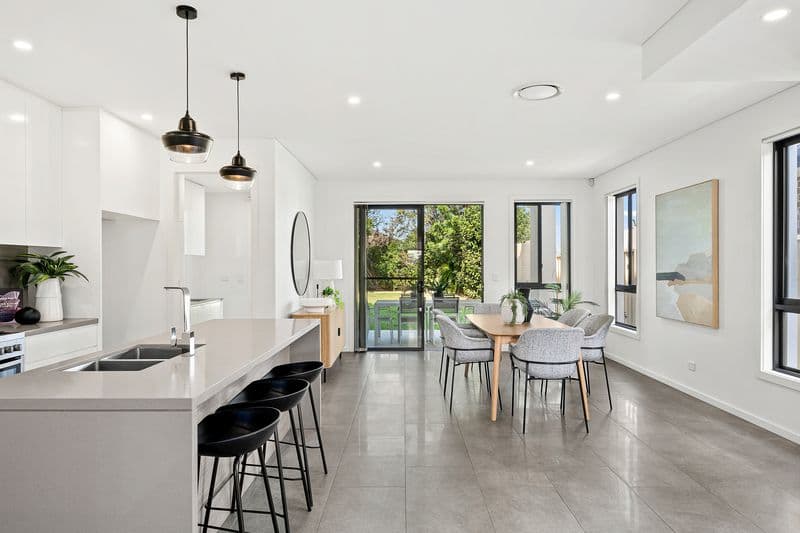 8b Renown Avenue, Miranda, Miranda - Thumbnail 3