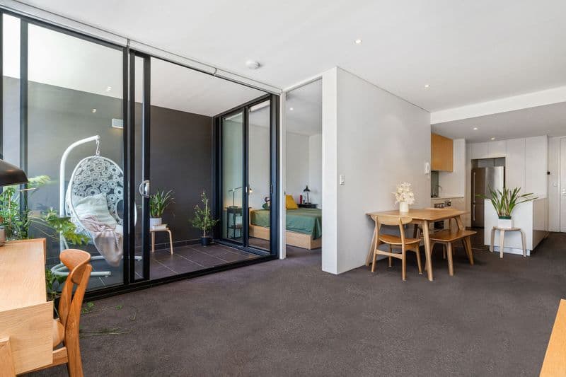 302a/264 Anzac Parade, Kensington, Miranda - Thumbnail 2