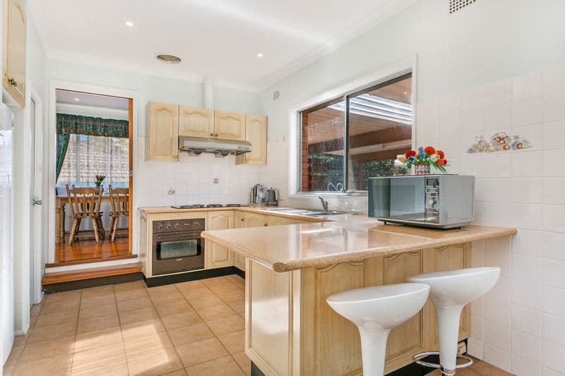 23 Rondelay Drive, Castle Hill, Berambing - Thumbnail 6