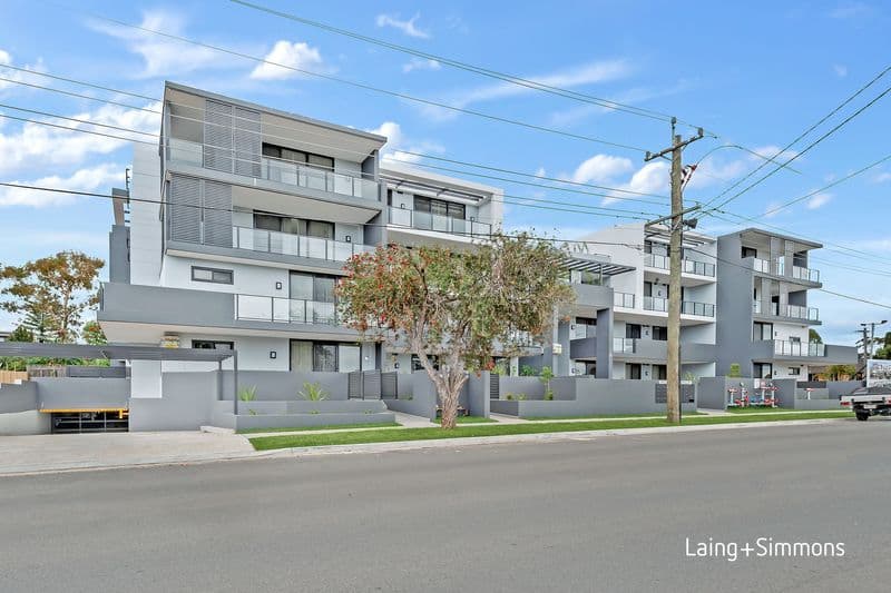 4/78 Bursill Street, Guildford, Dee Why - Image 1
